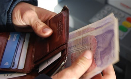 Пенсію на пошті й надалі отримуватимуть без оформлення карток