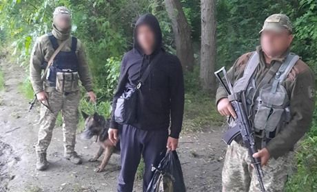 Через границу – на надувной подушке: пограничники поймали нарушителя