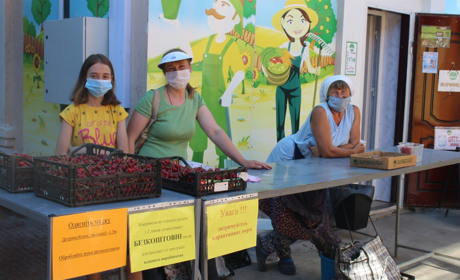 Для продавців с/г продукцією облаштували безкоштовні місця біля «Мальви»  