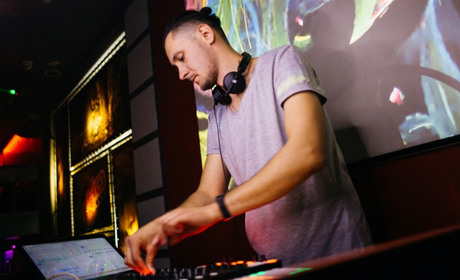 Звукова пігулка від Романа Оленіча: що таке діджеїнг та електронна музика в Сарнах