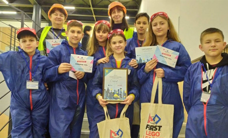 Конотопські учні створили інноваційний стартап-проєкт з Lego та отримали відзнаку