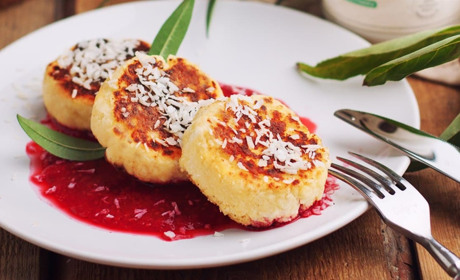 Рецепт дня: кокосові сирники з бананом