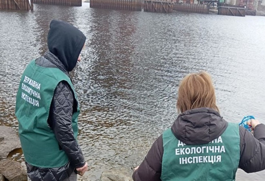 Збитки довкіллю від атаки на ДніпроГЕС 160 тис. грн. Чи є ризик потрапляння нафти у водозабори?