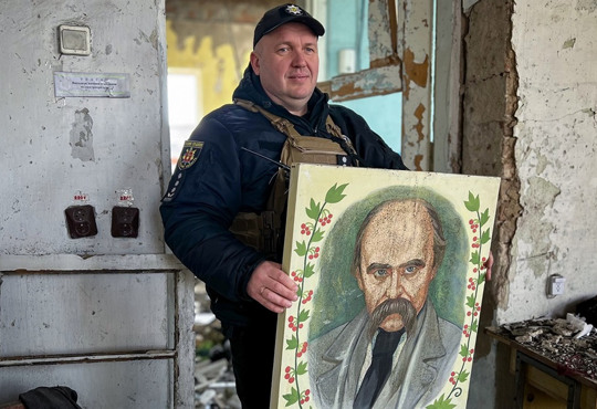 Остання збережена цінність. В Оріхові евакуювали картину Шевченка зі зруйнованого будинку