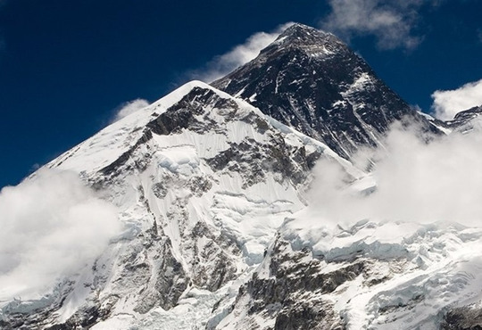 Еверест закритий з обох боків. Звідти евакуювали 1500 туристів — що сталось?