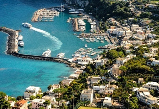 500 євро штрафу за звичайну пляшку. Що не можна брати на популярний італійський острів Капрі