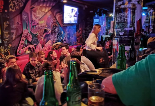 У Барселоні заборонили паб-тури. Туристам загрожують штрафи — що варто знати