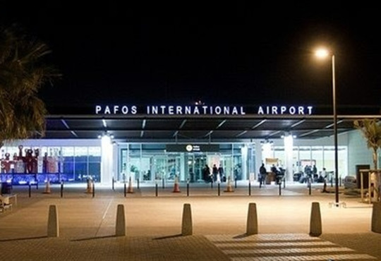 Аеропорт Пафоса на Кіпрі евакуювали через загрозу дронів — острів під ударом вже вдруге за добу