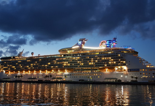 Зарплата 2 тисячі доларів і жодних вихідних. Як це працювати на круїзному лайнері