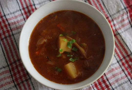 Карась, сом та консерви. Як готують рибний борщ на узбережжі