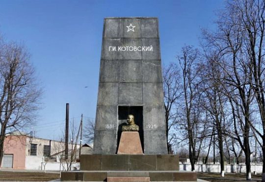 Пушкіни та радянські революционери: на півдні України потрібно демонтувати ще 22 пам'ятники