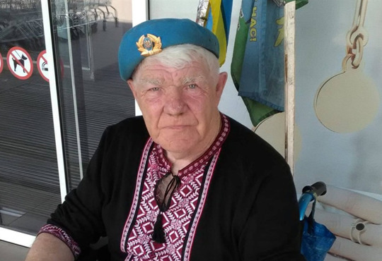 Надихає та об'єднує людей. Як дядя Гриша з Херсону подорожує містами України