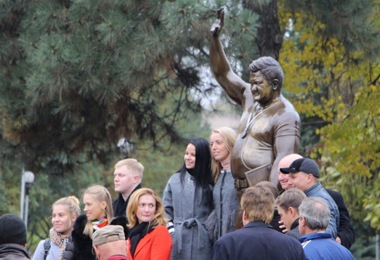 Запоріжжя доєдналось до флеш-мобу “Місяць селфі з пам’ятками”: як взяти участь
