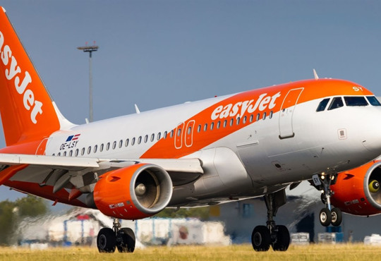 Подорожувати Європою стане дорожче. Лоукостер easyJet підвищує ціни на квитки — чому так