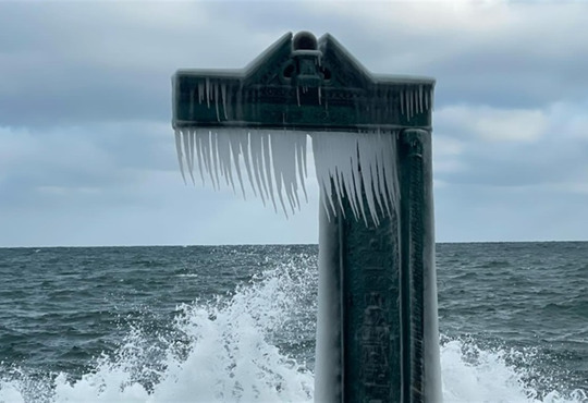 Крижана казка в Одесі. У соцмережах показали вражаючі фото з пляжу Ланжерон