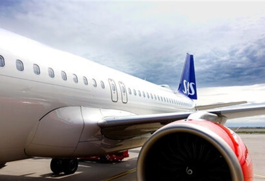 Через війну на Близькому Сході скандинавська авіакомпанія SAS скасовує сотні рейсів. Деталі