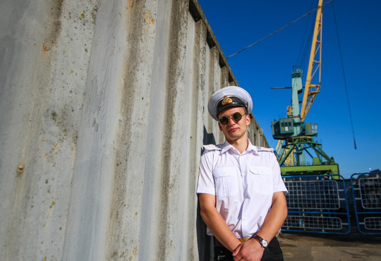 Професія: ходити в море. Хто сьогодні йде в моряки, а хто — їх чекає