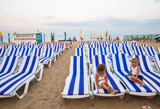 Путівник Чорноморськом. Яхти, скейти, вейкборди