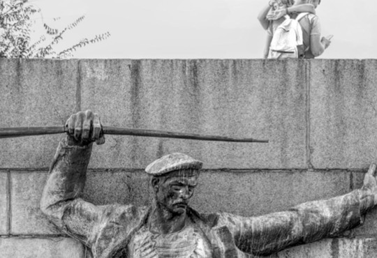 Чорно-білий Херсон у об'єктиві вокаліста "ДахиБрахи": вражаючі фото