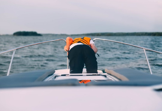 Мене нудить у дорозі і на човні. Що робити?