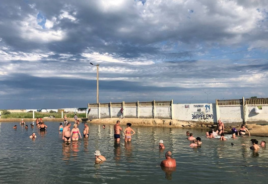 ​​​​​​​Гаряче джерело у Щасливцевому: навіщо сюди їдуть люди з усієї України