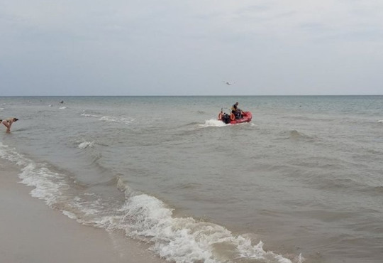 Тіло чоловіка, якого віднесло в море на Джарилгачі, знайшли в Криму
