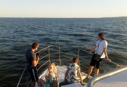Де у Маріуполі покататись по морю? Атракцію оцінили гості з Прибалтики, Італії та Китаю