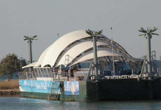 Біля берегів Джарилгача відкрили плавучий ресторан