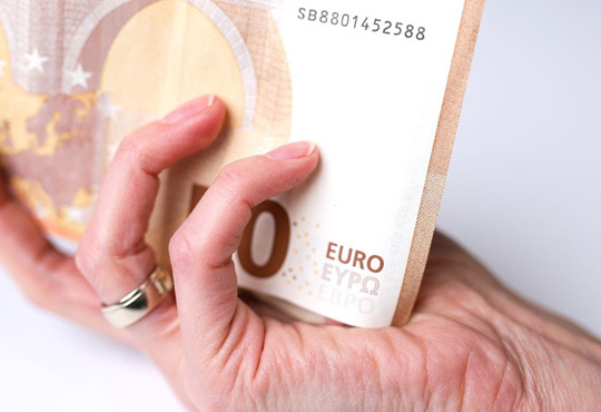 Як повернути гроші за скасований рейс: умови в різних авіакомпаніях