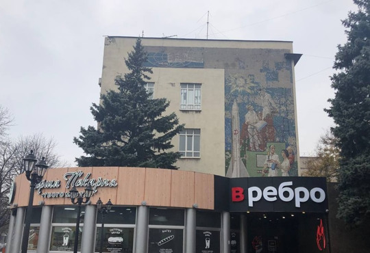 "Підкорювачі космосу" Арнаутова: у Маріуполі планують відновити мозаїку на Будинку зв'язку