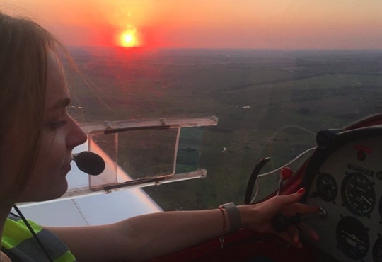 Якби довелося вибирати між чоловіком і небом – вибрала б небо. Історія жінки за штурвалом