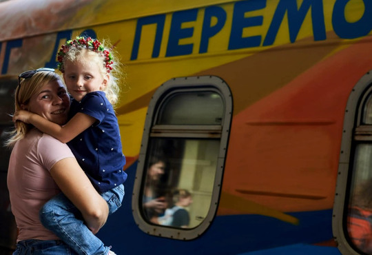 Подорожуй Україною й заробляй: як отримати знижки від Укрзалізниці на таксі, каву, книжки чи паливо