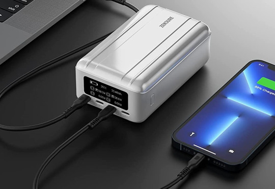 Що потрібно знати про швидке, наскрізне та бездротове заряджання у повербанків