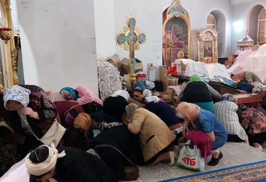 Під час обстрілу храму в Херсоні прихожани прикривали тілами один одного. Фото