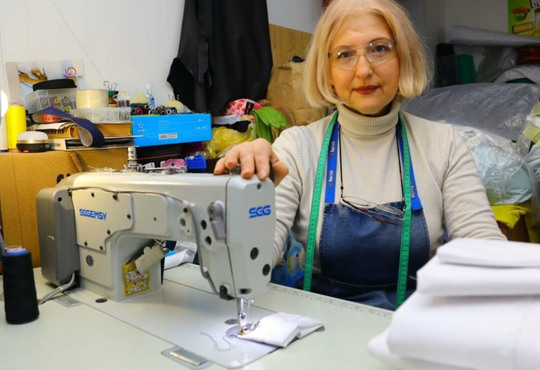 Як у підвалі зруйнованого будинку в Запоріжжі працює ательє?