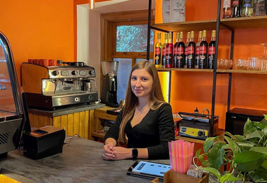 Це мешканка Миколаєва, яка мріяла про власну кав'ярню. Як їй вдалося знайти гроші і відкрити бізнес?