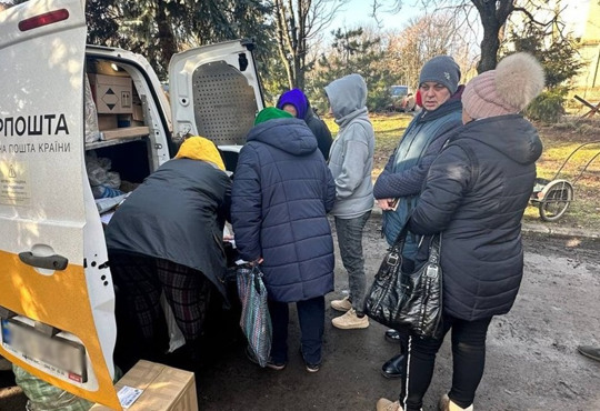 Це пошта на колесах. Як вона допомагає людям з прифронтових територій тримати зв'язок з рідними?