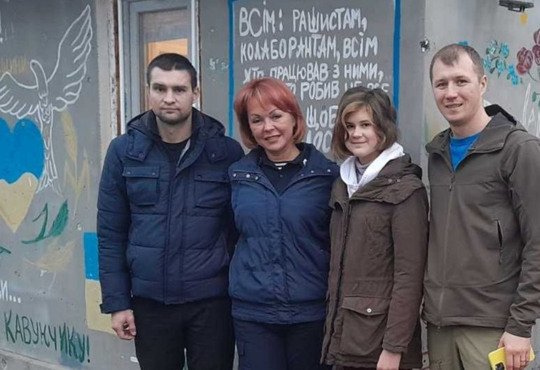 Це дівчинка з Херсонщини, до якої навідується Наталія Гуменюк і яку нагородив Залужний. Хто вона?