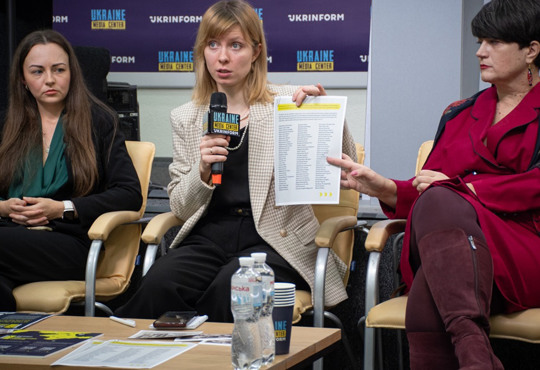 Українців закликають писати «листи до вільного Криму», щоб підтримати політв’язнів. Як це зробити?