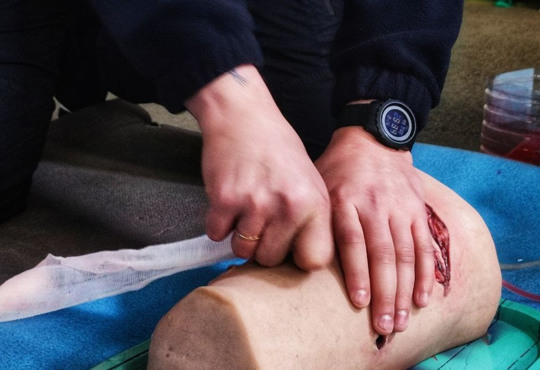 Знати, як допомогти, щоб почуватися впевнено. Запоріжців вчать надавати першу медичну допомогу