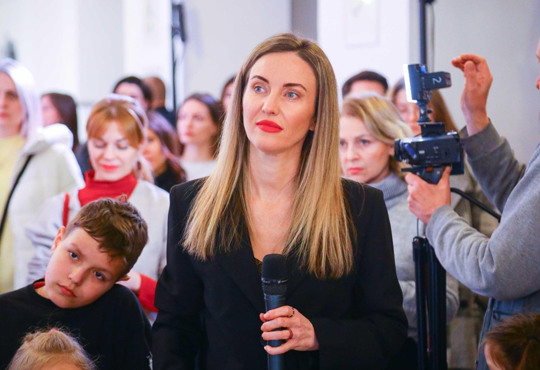 Лекції, експозиції та вистави у прифронтовому місті. Культурна місія Льони Радченко в Запоріжжі