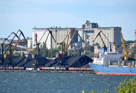 У Миколаївському порту заблоковано понад 100 суден: чи є шляхи евакуації кораблів