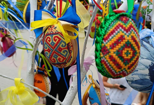 “Запоріжжя - місто з яйцями”: місцеві волонтерки створюють красу й рятують військових