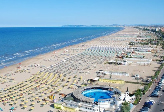 Туристи вибирають море: топ-3 курорти в Італії