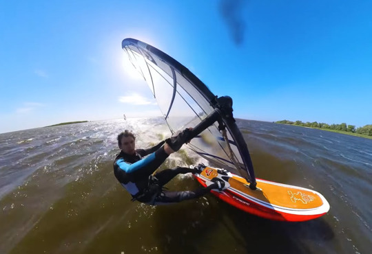 Яке воно, Черкаське море — серфер Костя Трясця досліджує найбільше водосховище України