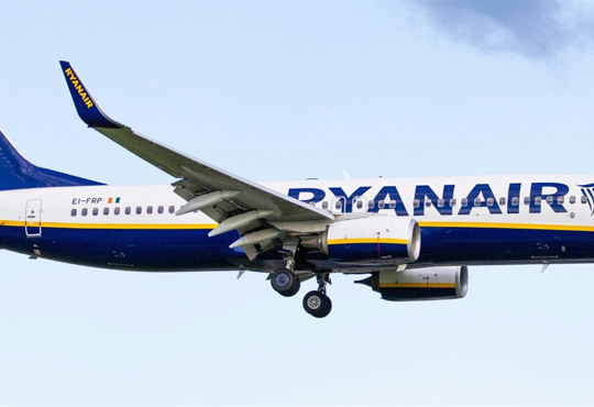 Спізнився — штраф, зайва вага — ще штраф! Ось нові правила Ryanair 2025, які розлютили пасажирів