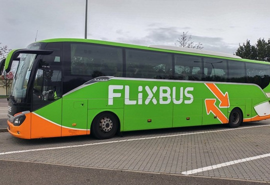 Українка з малюком ночувала на пероні в Познані — FlixBus поїхав без пасажирів