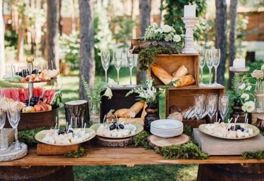 5 ідей креативної подачі фуршету. Види сервірування святкового столу. Формат подачі частування