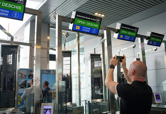 ЄС запустив додаток, щоб менше стояти в чергах на кордоні, він вже працює. Що варто знати українцям