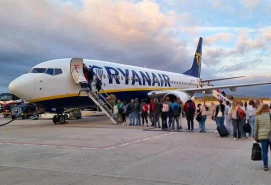 Ryanair не чекатиме пасажирів через черги в аеропортах. Що варто знати туристам
